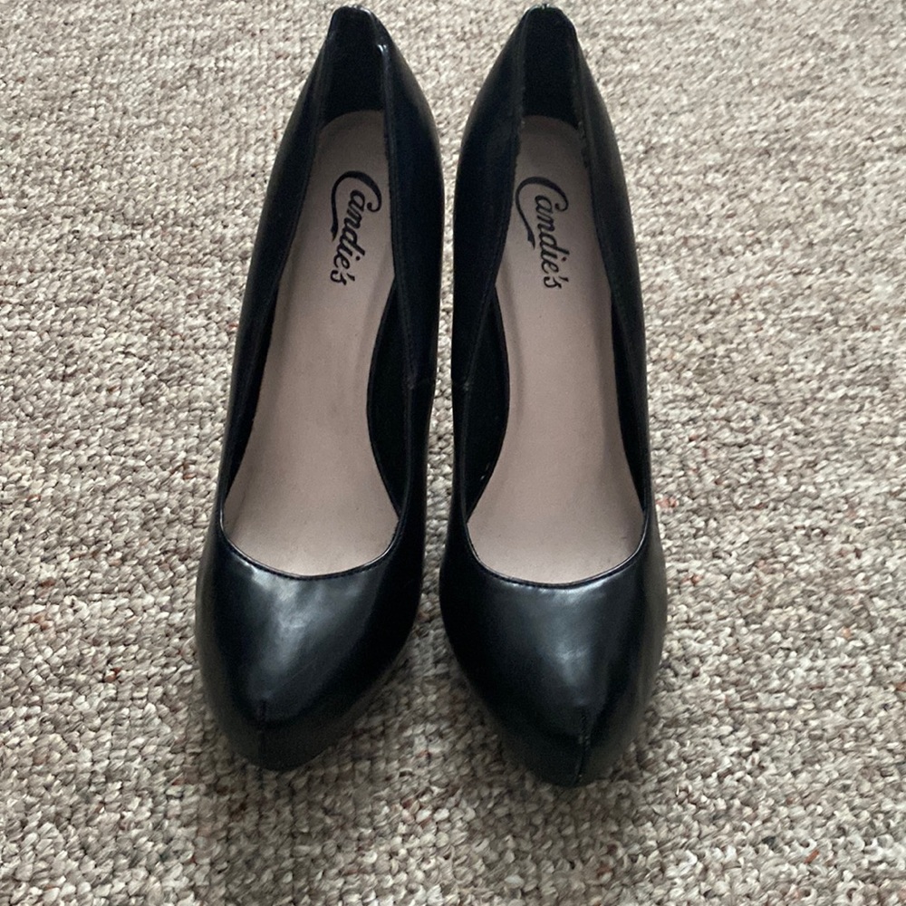 Candie’s black pumps